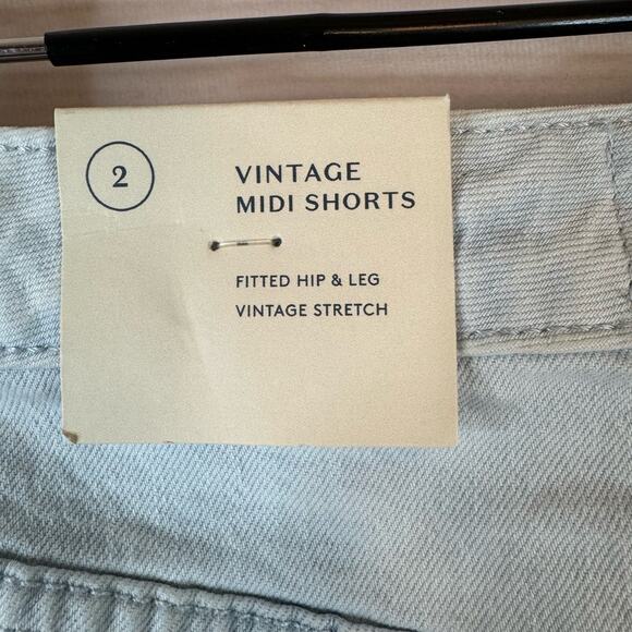 Universal Thread Light Wash Cut Off Denim Shorts Size 2/26R - Picture 3 of 8